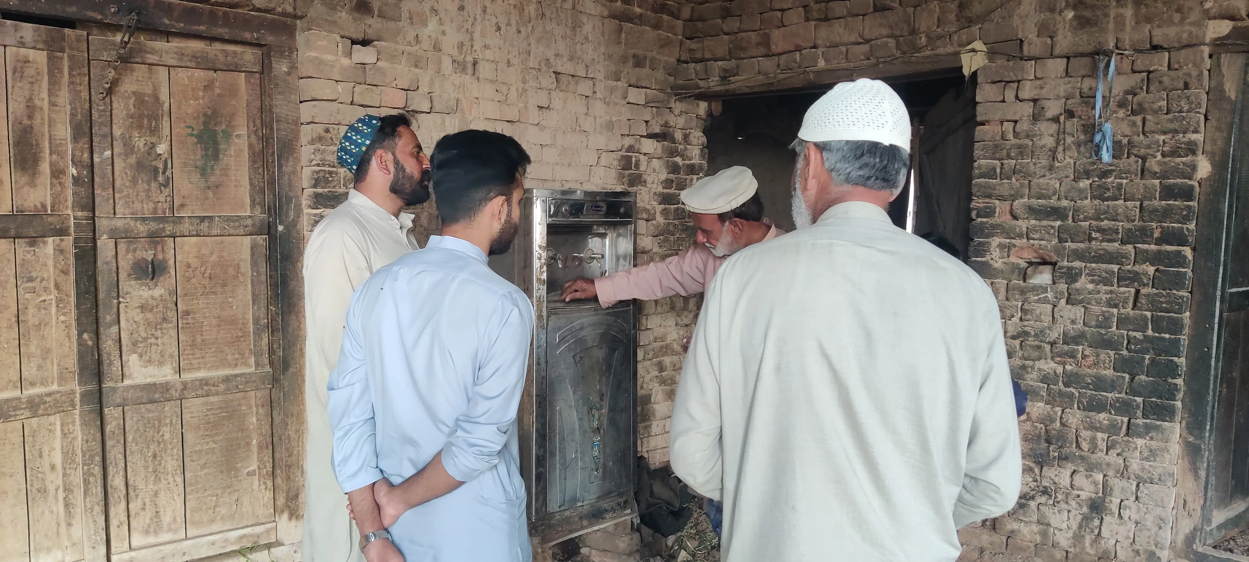 AIBF team distributing ration in Maliyar